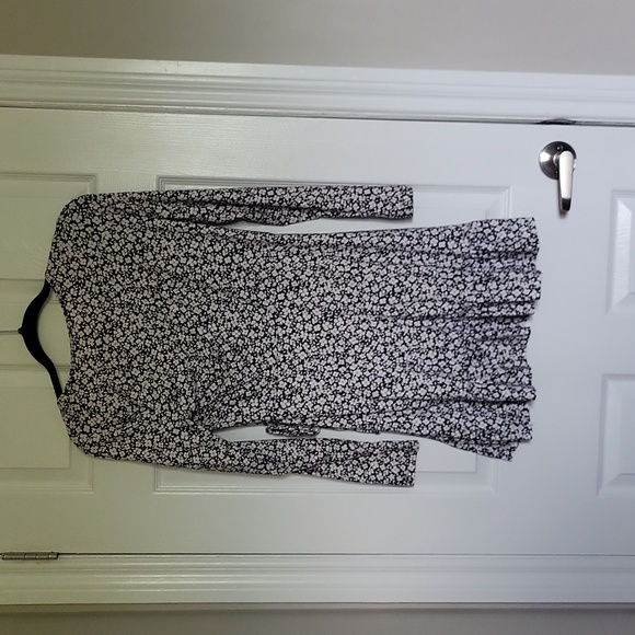 Black and White Floral Dress - Picture 3 of 3